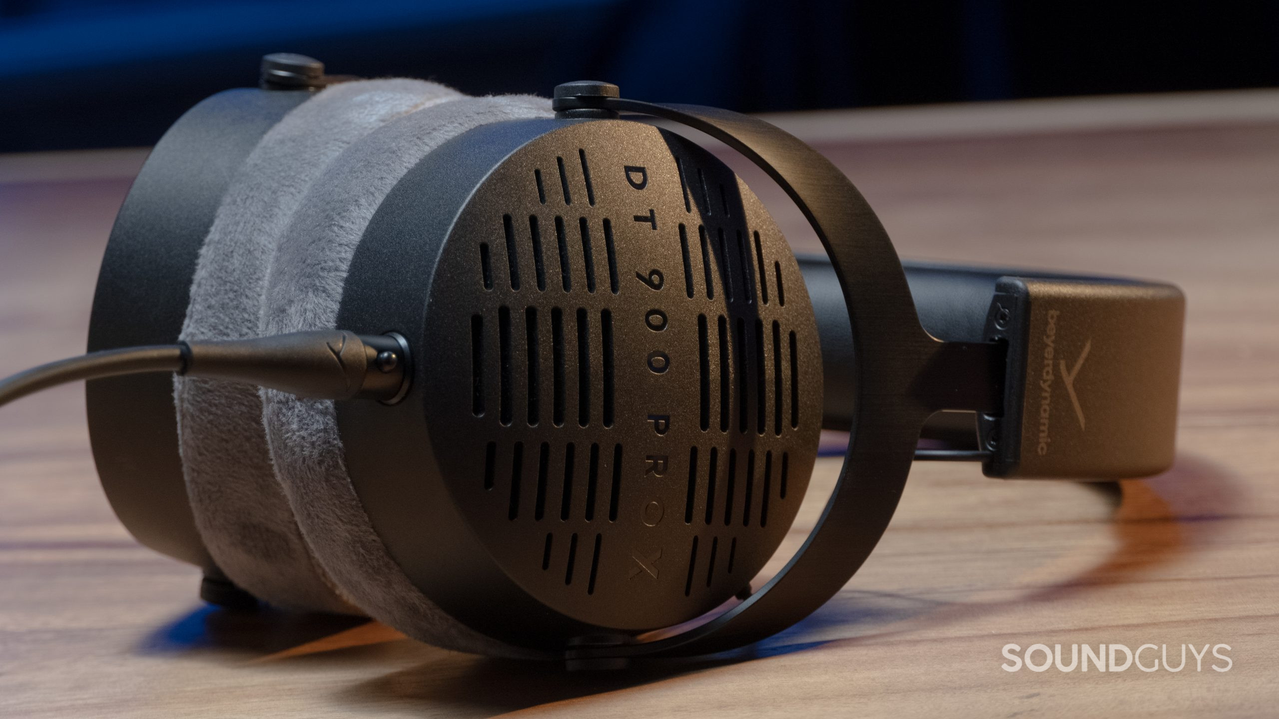 Beyerdynamic-DT-900-Pro-X-just-chilling Beyerdynamic DT 900 Pro X laying on table