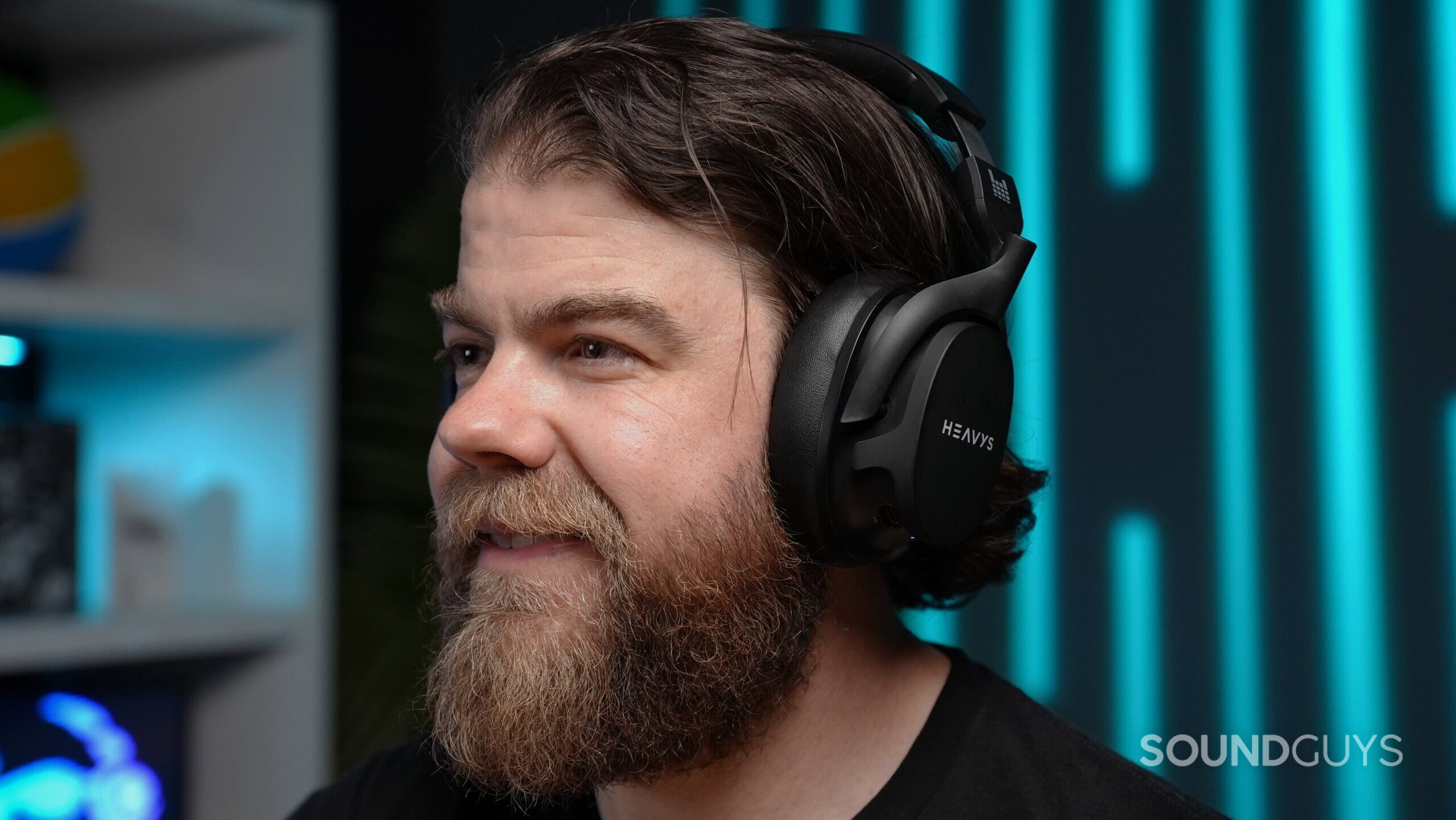 Heavys H1H Dave A man wearing the Heavy H1H headphones looking happy.