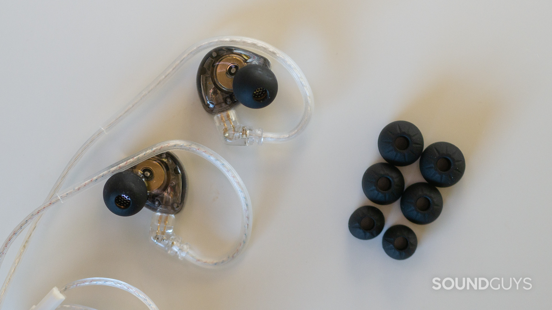 kz-zs10-pro-contents A photo of the KZ ZS10 Pro with its four sizes of silicone eartips.