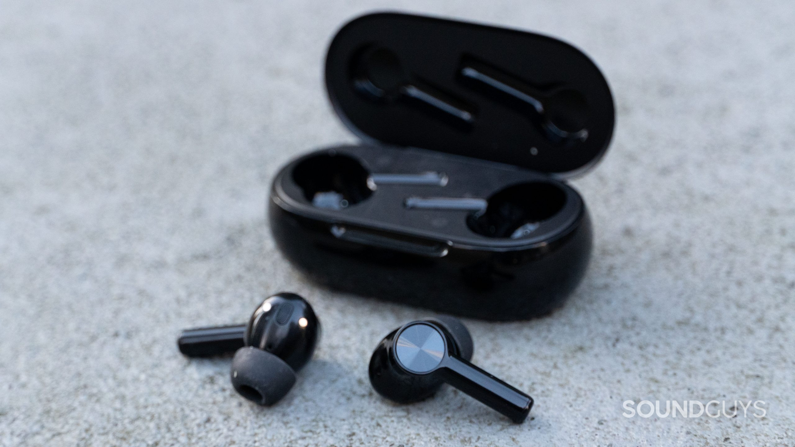 OnePlus-Buds-Z2-on-rock OnePlus Buds Z2 on rock